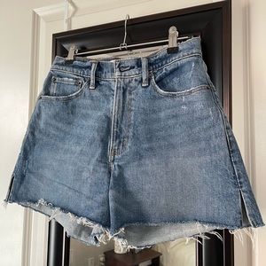 A&F CURVE LOVE Size 24/2 The 4” Mom High Rise Shorts